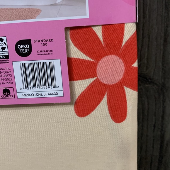 New Hello Kitty & Daisy Spring Flowers 72" x 72" Peach Shower Curtain - Picture 6 of 6